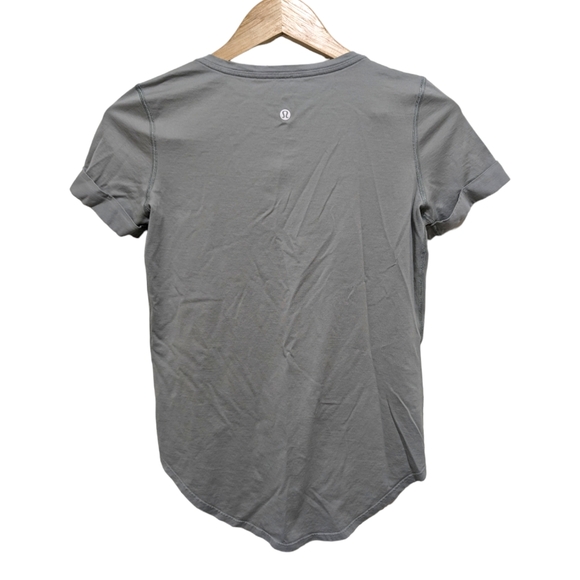 Lululemon Shirt Womens Small Sage Green Short Sleeve Cuffed V-Neck Active - Picture 2 of 4